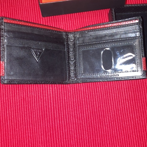 Guess black embossed leather billfold/NIB - Picture 5 of 8